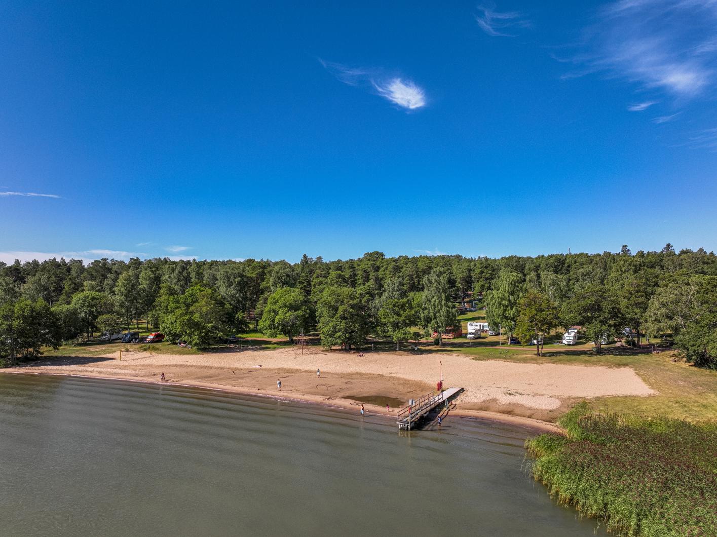 badstrand drönarbild